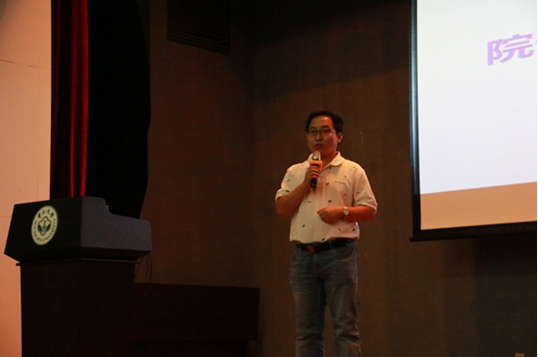 陈兵龙经理致开幕词